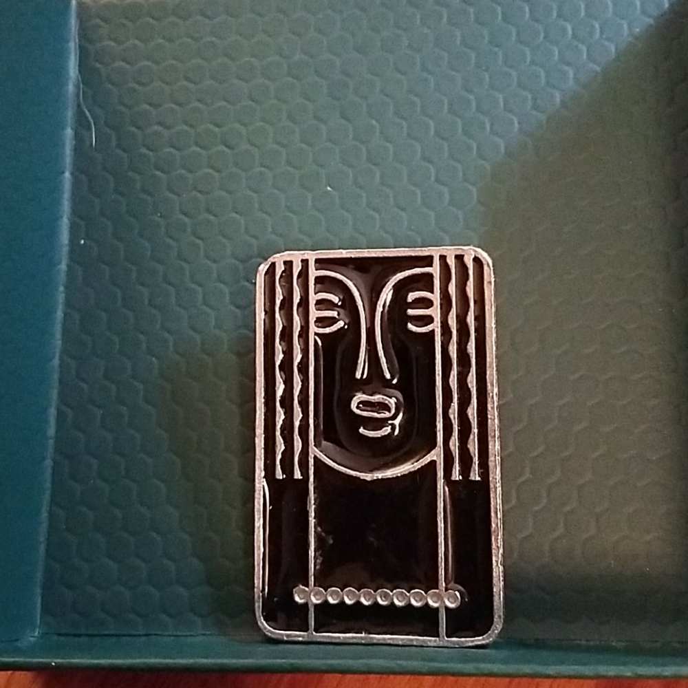 Ritz pin 2" X 1" pewter face black